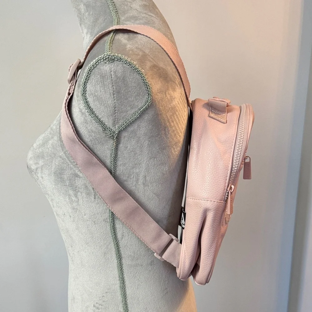 Reebok Light Pink 11 inch Backpack EUC